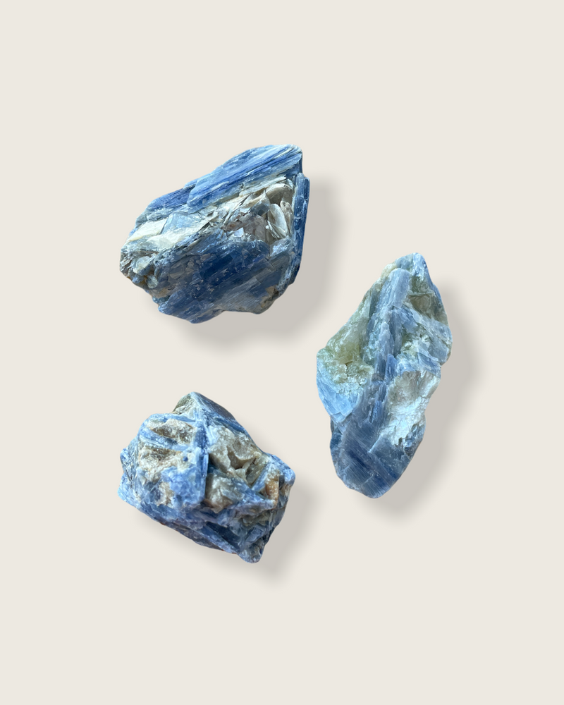 Blue kyanite rough stones